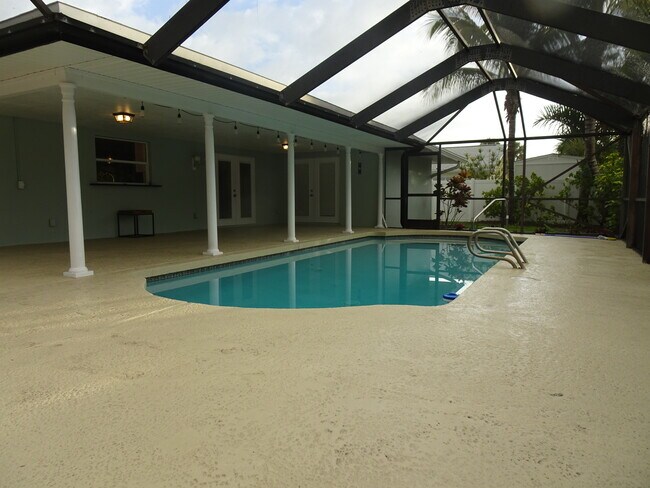 131 13th Ave in Indialantic, FL - Building Photo - Building Photo