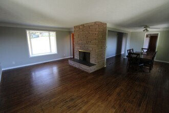 1004 W Banbury Dr in Spokane, WA - Building Photo - Building Photo