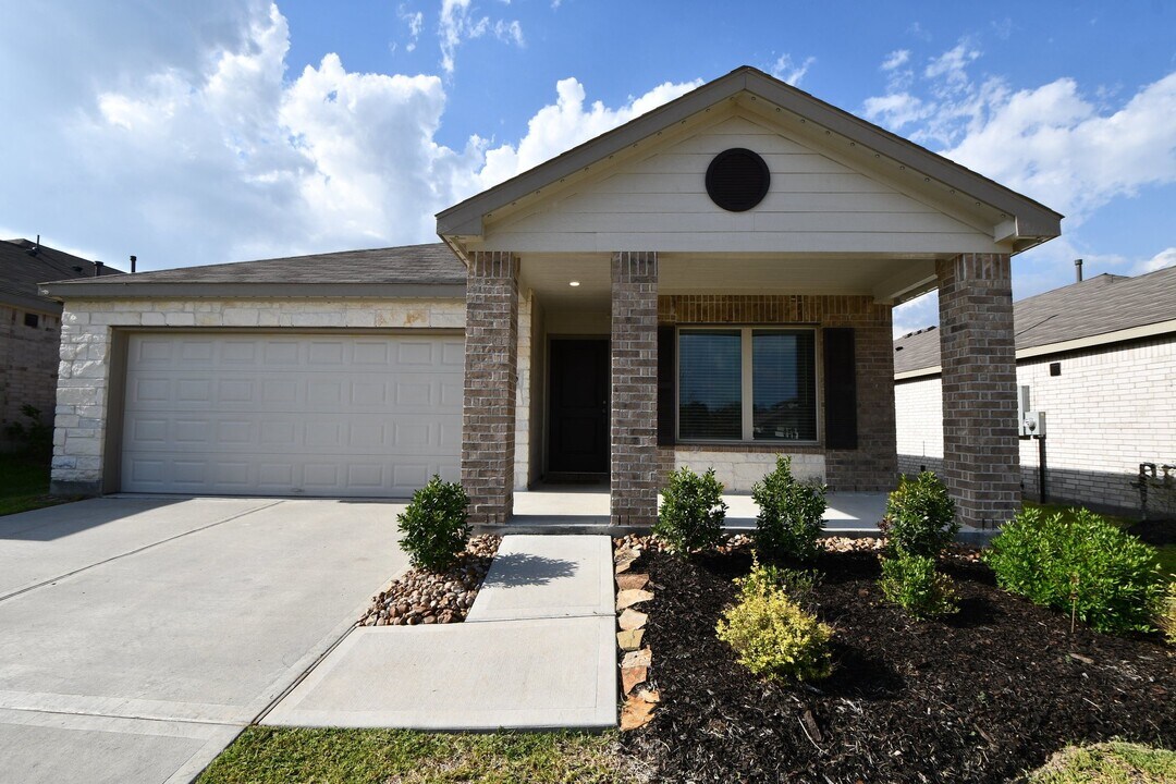 8110 Wollemi Pne Rd in Magnolia, TX - Building Photo