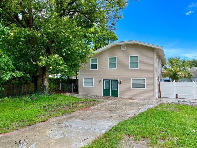 305 E Hanna Ave in Tampa, FL - Building Photo - Building Photo