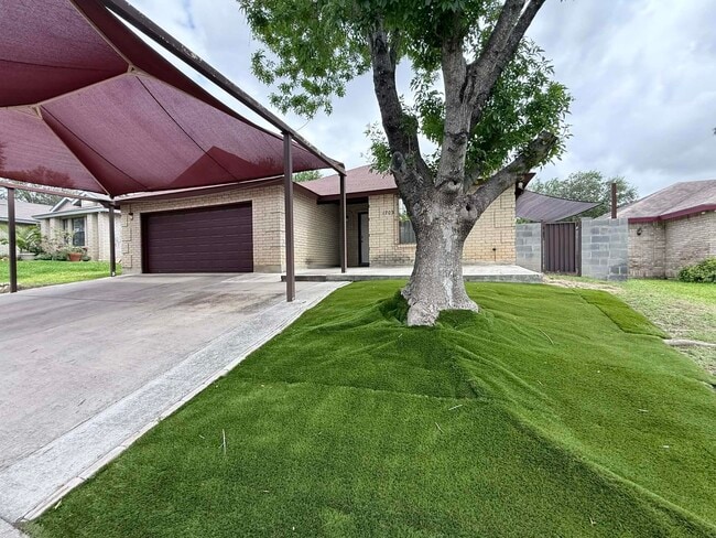 1709 Kingwood Dr in Laredo, TX - Building Photo - Building Photo