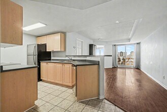 310 Central Park Dr in Ottawa, ON - Building Photo - Building Photo