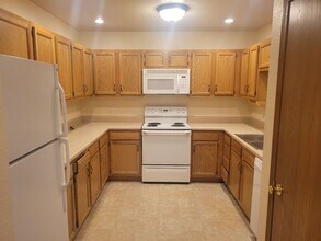 16880 Huntington Ln in St. Robert, MO - Building Photo - Building Photo