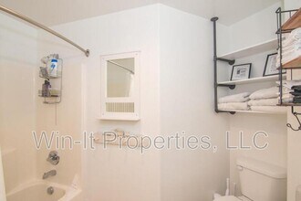 421 N 10th St in Central Point, OR - Foto de edificio - Building Photo
