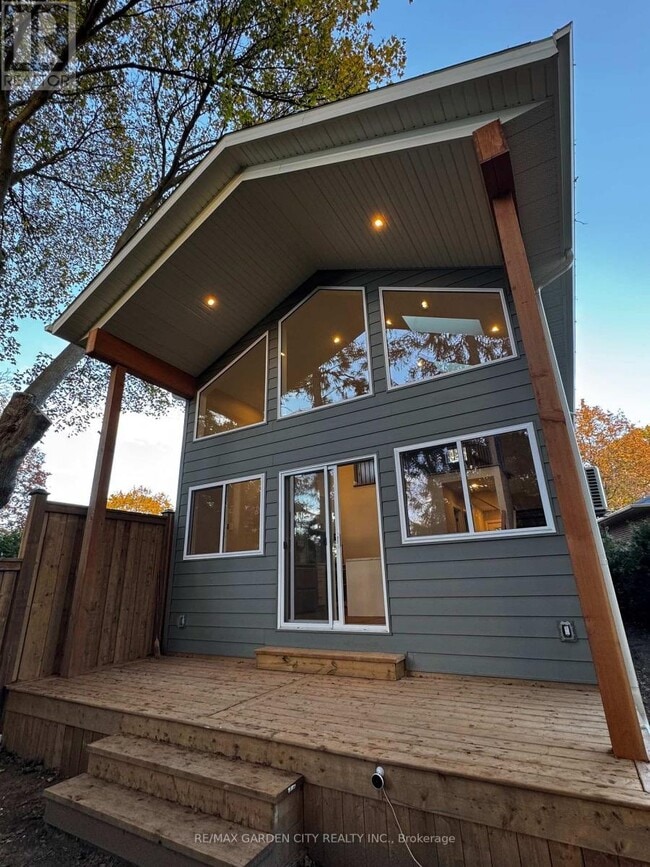 property at 28 Kenworth Dr