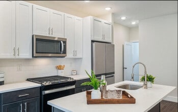 1328 Nectarine St, Unit 13XX Nectarine Street in Philadelphia, PA - Building Photo - Building Photo
