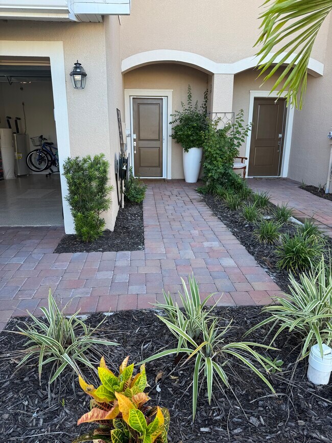 2898 Blossom Wy in Naples, FL - Building Photo - Building Photo