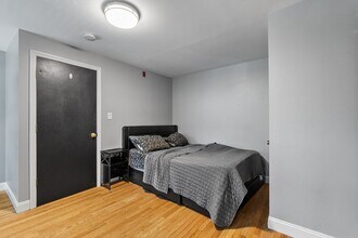 99 W 4th St, Unit 1 in Boston, MA - Building Photo - Building Photo