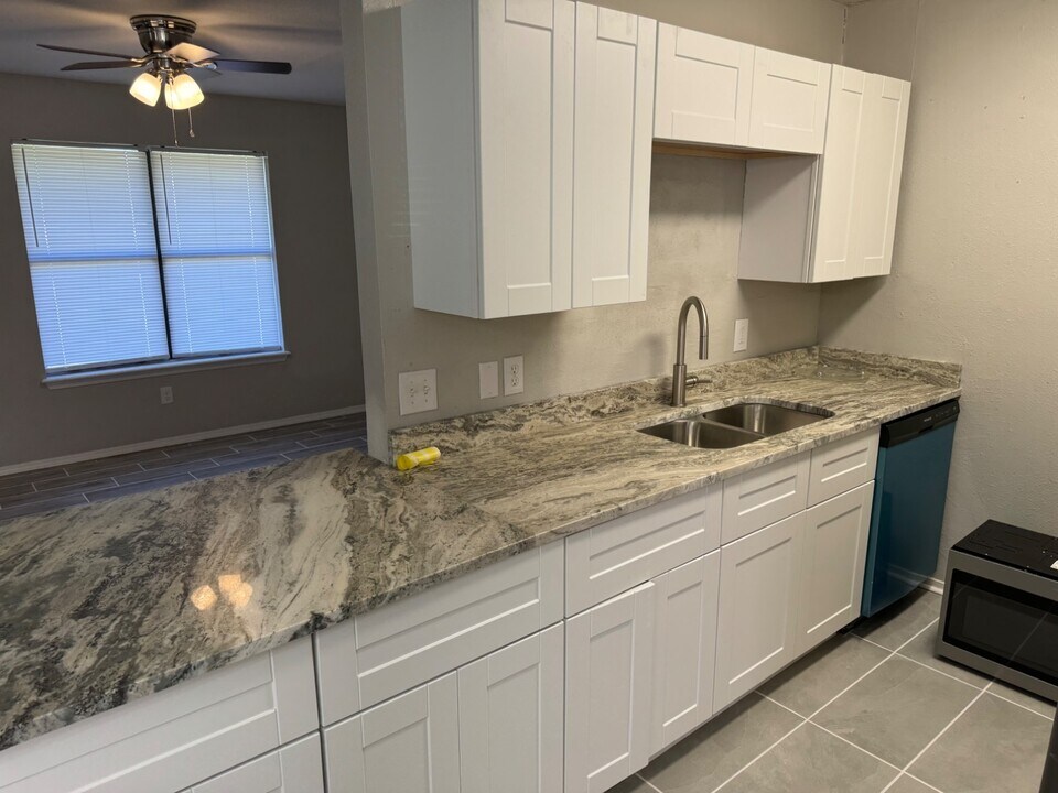 1779 Stoneridge Dr in Flint, TX - Building Photo