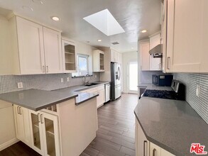 7311 Dunfield Ave in Los Angeles, CA - Building Photo - Building Photo