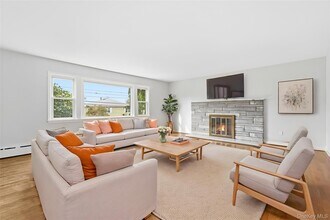 222 Park Ave E in Harrison, NY - Building Photo - Building Photo