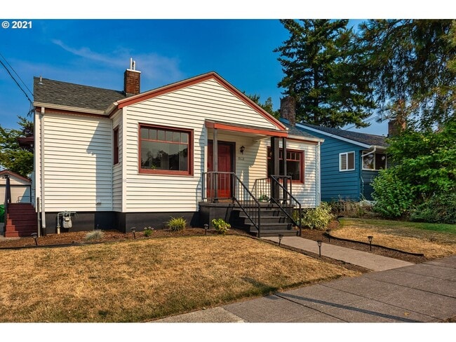 property at 7034 NE Grand Ave