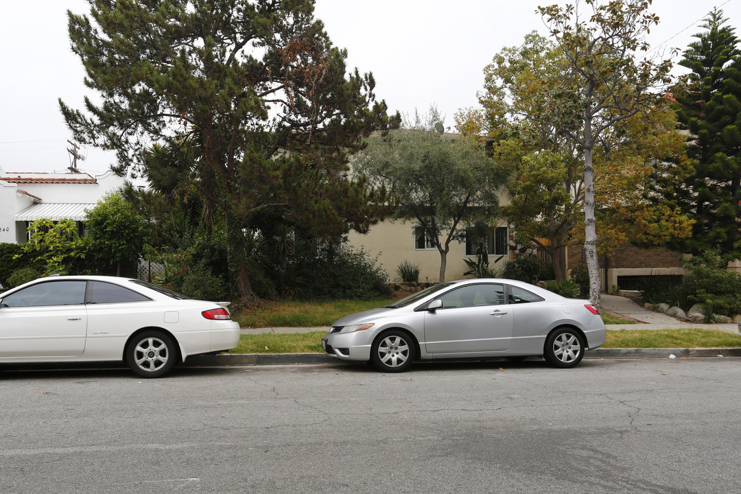 236 N Cedar St in Glendale, CA - Building Photo