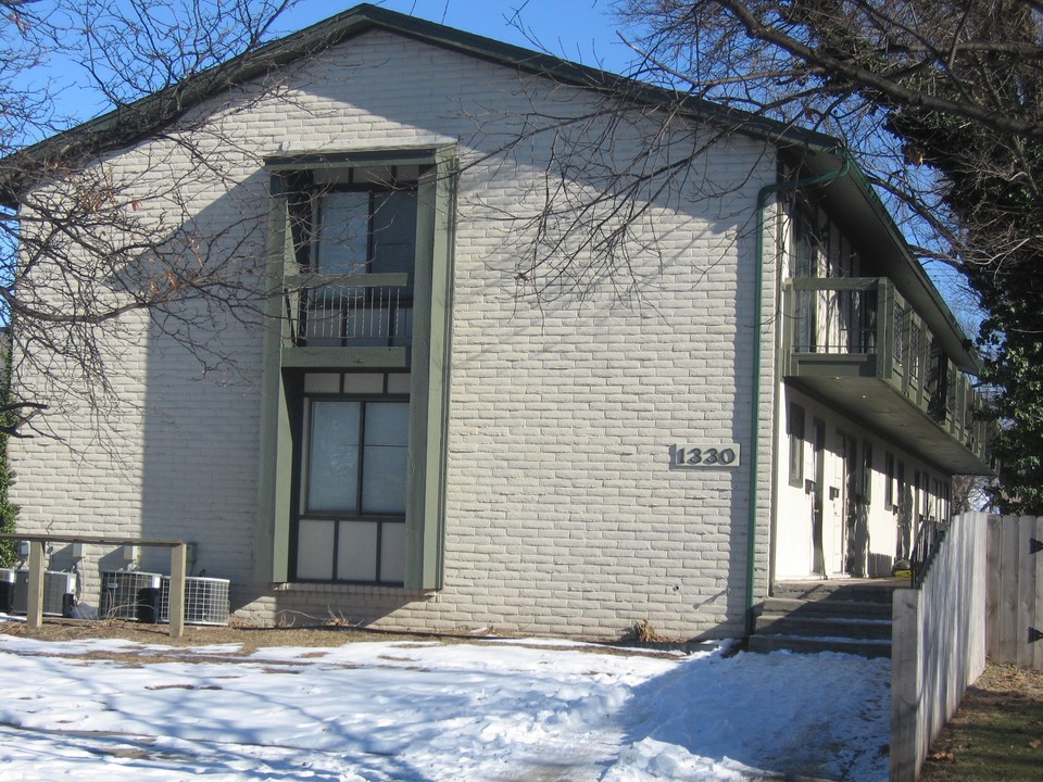 Perry Apartments in Wichita, KS - Building Photo