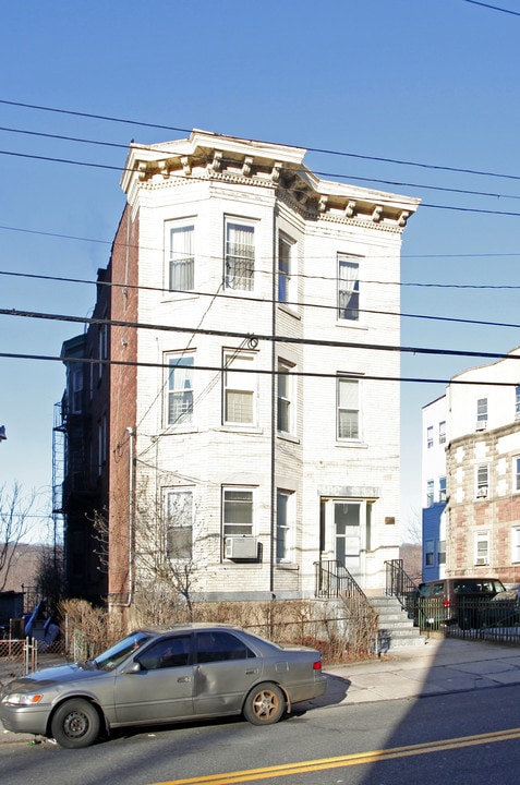 211 Hawthorne Ave in Yonkers, NY - Building Photo