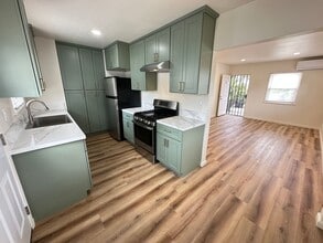 1019 Ocean Ave in Seal Beach, CA - Building Photo - Building Photo