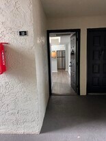 724 Executive Center Dr in West Palm Beach, FL - Building Photo