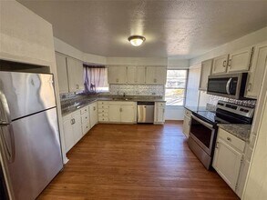 1431 W Chestnut St in Denison, TX - Building Photo - Building Photo