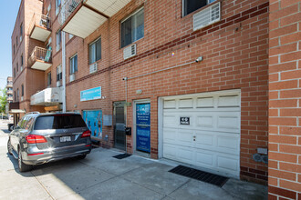 5209 Van Loon St in Elmhurst, NY - Building Photo - Building Photo