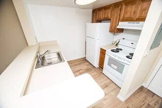 Westview Gardens in Miami, FL - Foto de edificio - Building Photo