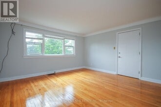 679 Roosevelt Ave in Ottawa, ON - Building Photo - Building Photo
