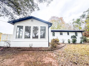 9454 Flowes Store Rd in Midland, NC - Building Photo - Building Photo