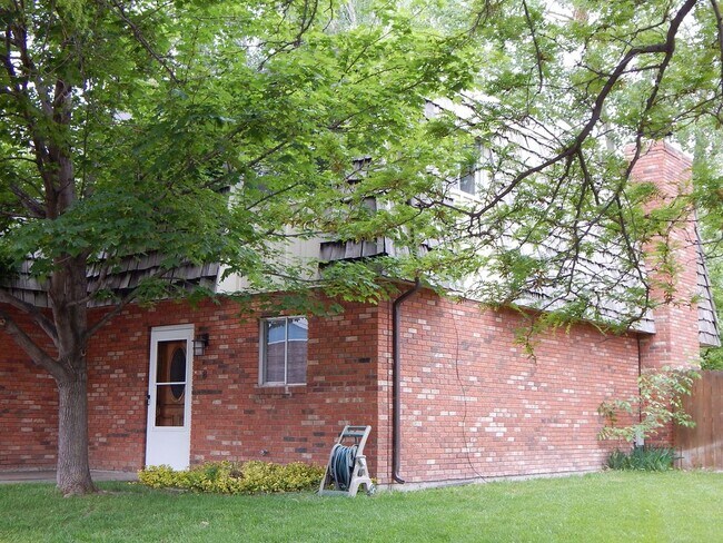 905 E Swallow Rd, Unit 8 in Fort Collins, CO - Building Photo - Building Photo