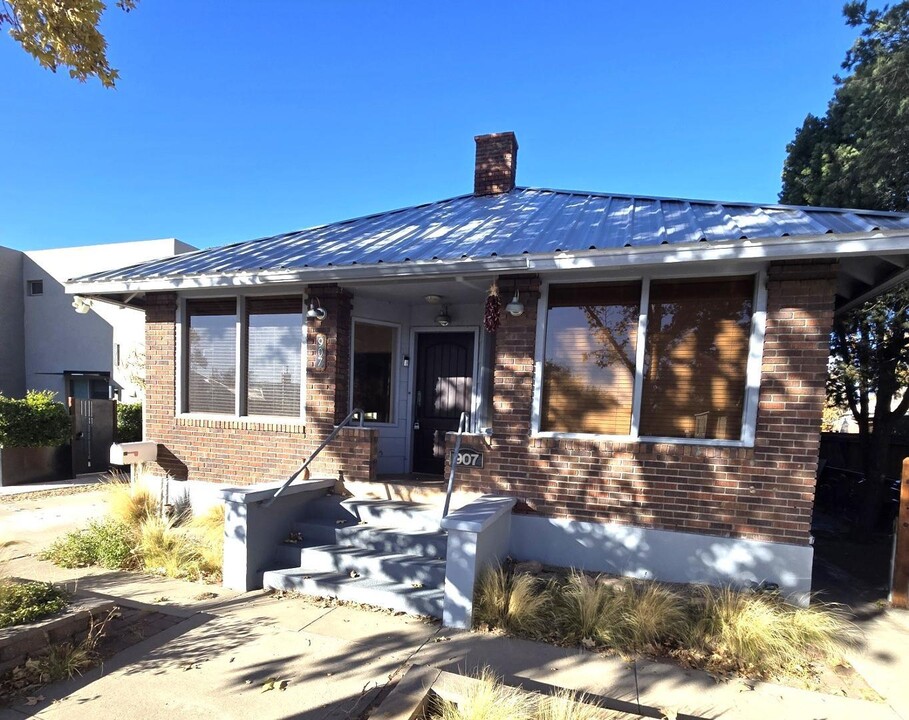 907 Silver Ave SW in Albuquerque, NM - Foto de edificio