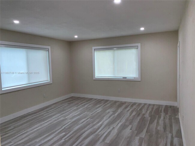 1145 NE 113th St in Miami, FL - Building Photo - Building Photo