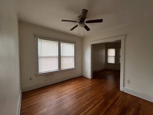 property at 1943 W Bethune St