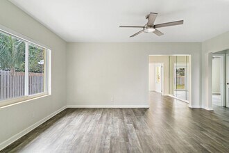 1205 Longwood St in West Palm Beach, FL - Building Photo - Building Photo