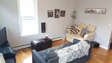 20 Pinckney St in Somerville, MA - Building Photo - Building Photo