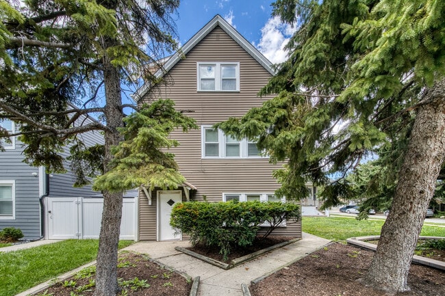 property at 5002 W Gunnison St