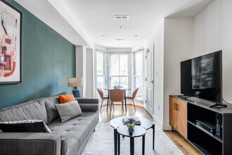 2105 N Glebe Rd in Arlington, VA - Building Photo - Building Photo