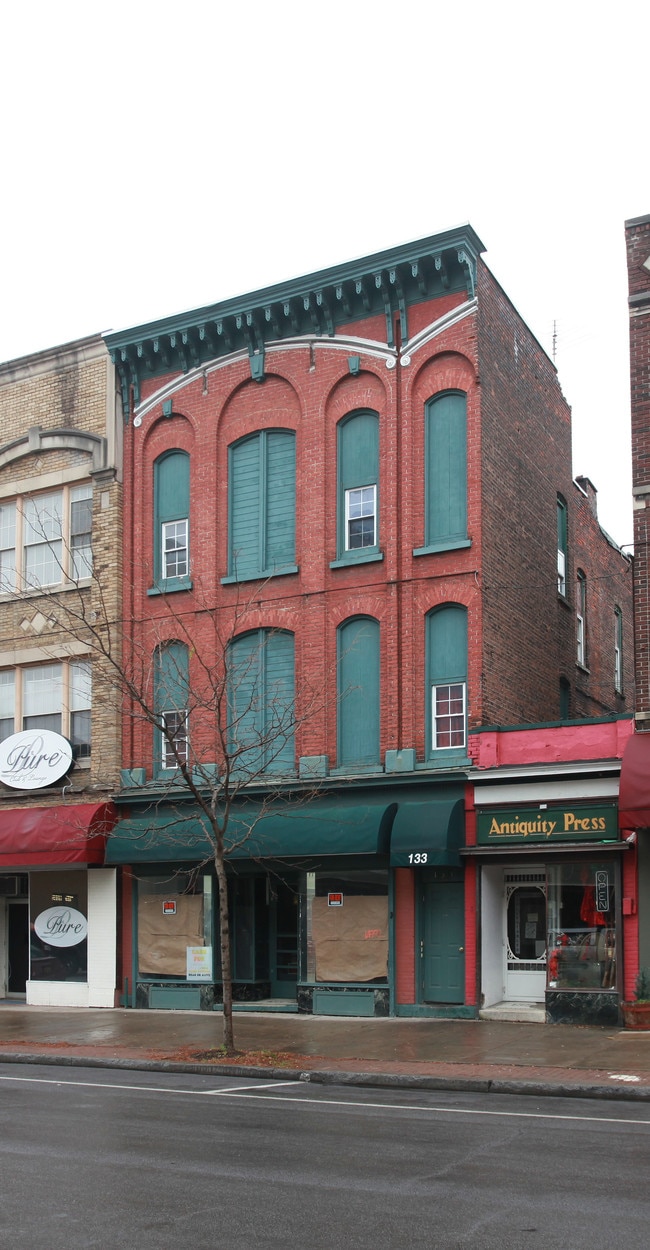 133 N Main St