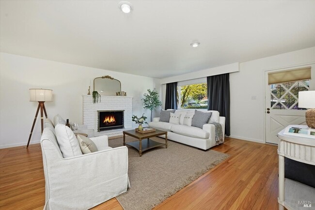 2410 Mendota Way in Santa Rosa, CA - Building Photo - Building Photo