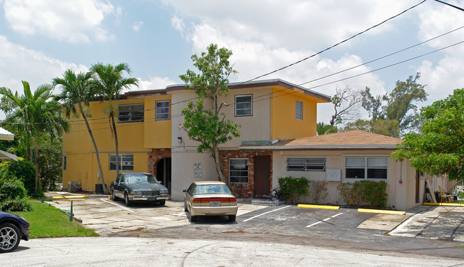 1404 NE 57th Pl in Fort Lauderdale, FL - Foto de edificio - Building Photo