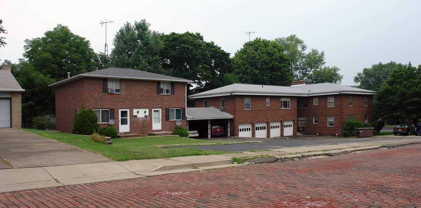 1925 Market Ave N in Canton, OH - Building Photo