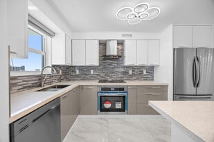 137 Golden Isles Dr in Hallandale Beach, FL - Building Photo