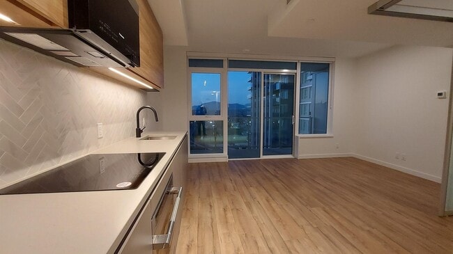 10448 University Dr, Unit 1503 in Surrey, BC - Building Photo - Building Photo