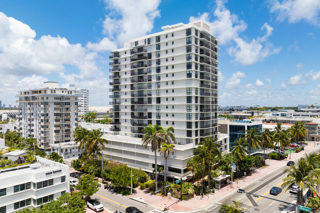 Tower 1800 in Miami Beach, FL - Building Photo