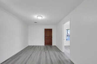 214 N Hagerman St in Houston, TX - Building Photo - Building Photo