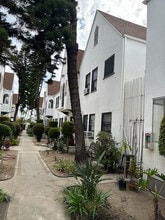 1116 E Lexington Dr in Glendale, CA - Building Photo - Building Photo