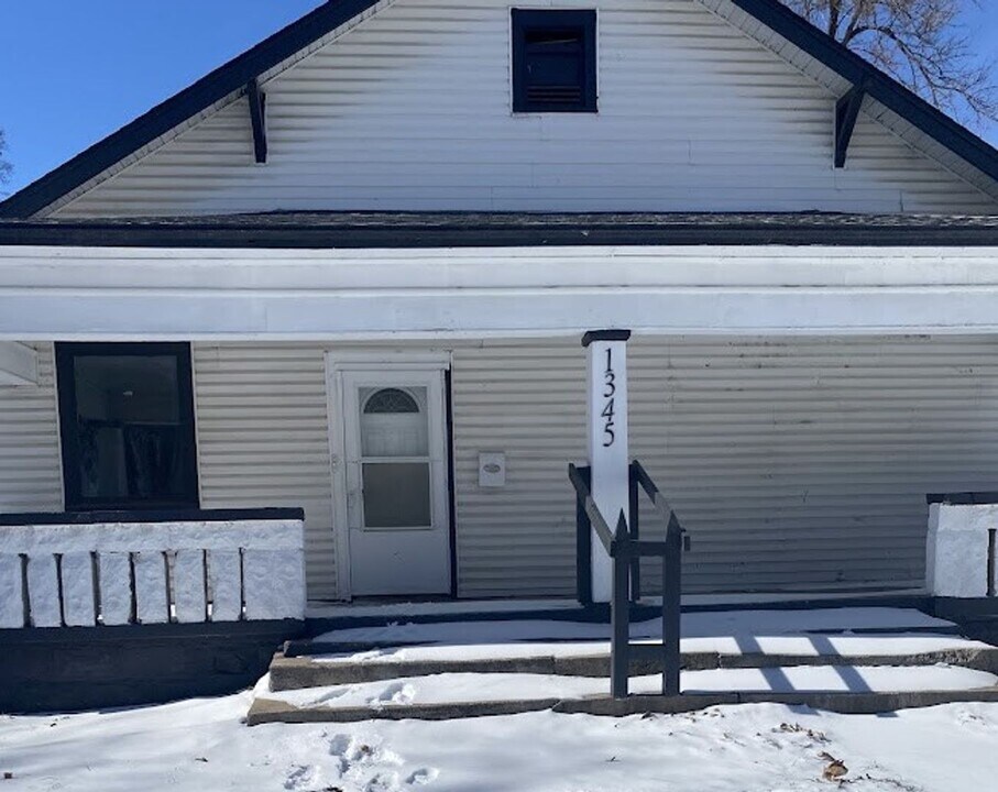 1345 S Water St in Wichita, KS - Building Photo