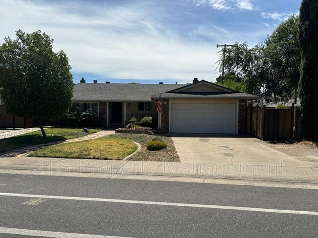 2128 W La Loma Dr in Rancho Cordova, CA - Building Photo - Building Photo