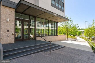 1761 Old Meadow Rd in McLean, VA - Building Photo - Building Photo