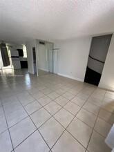 6133 SW 69th St in South Miami, FL - Building Photo - Building Photo