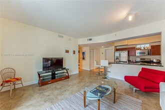 7285 SW 90th St in Miami, FL - Building Photo - Building Photo