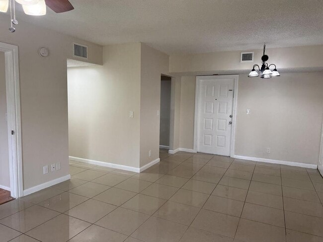 3710 N Pine Island Rd, Unit 122 in Sunrise, FL - Building Photo - Building Photo