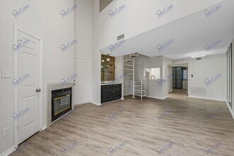 5590 Spring Valley Rd in Dallas, TX - Building Photo - Building Photo